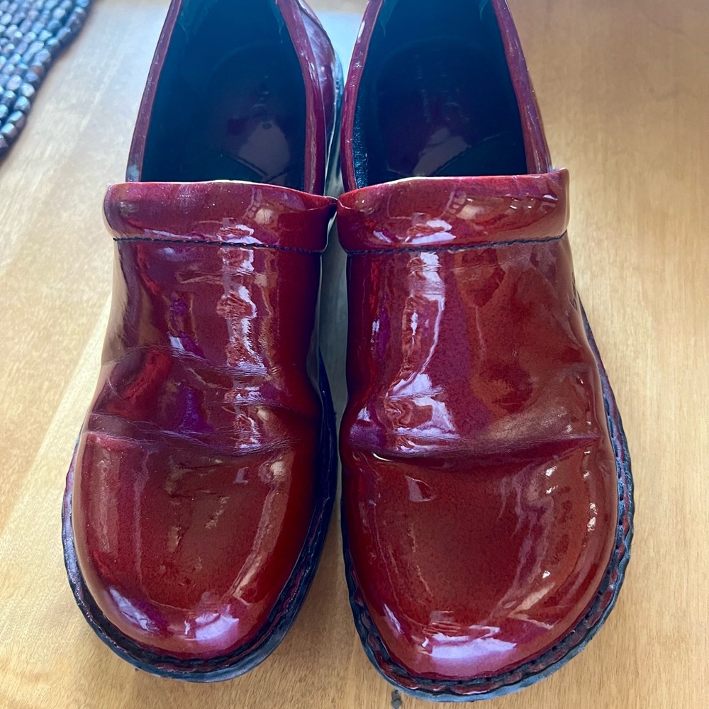 boc Women's Red Patent Mules